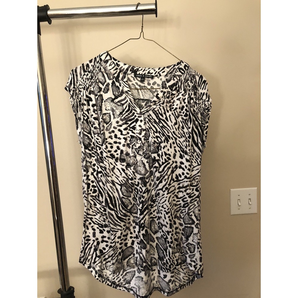 Woman's Shirt  Medium Leopard Pattern cable & gauge. Women's Top